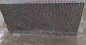 张家口芝麻白毛板荒料切割