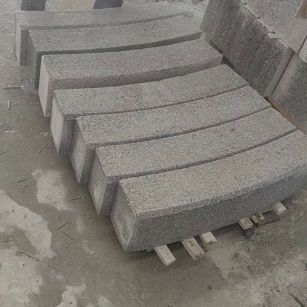 张家口芝麻白弧形路牙石
