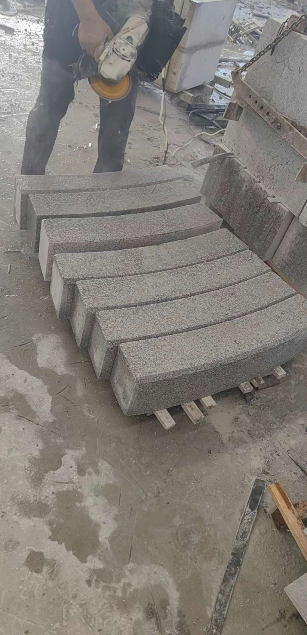 张家口芝麻白弧形路牙石